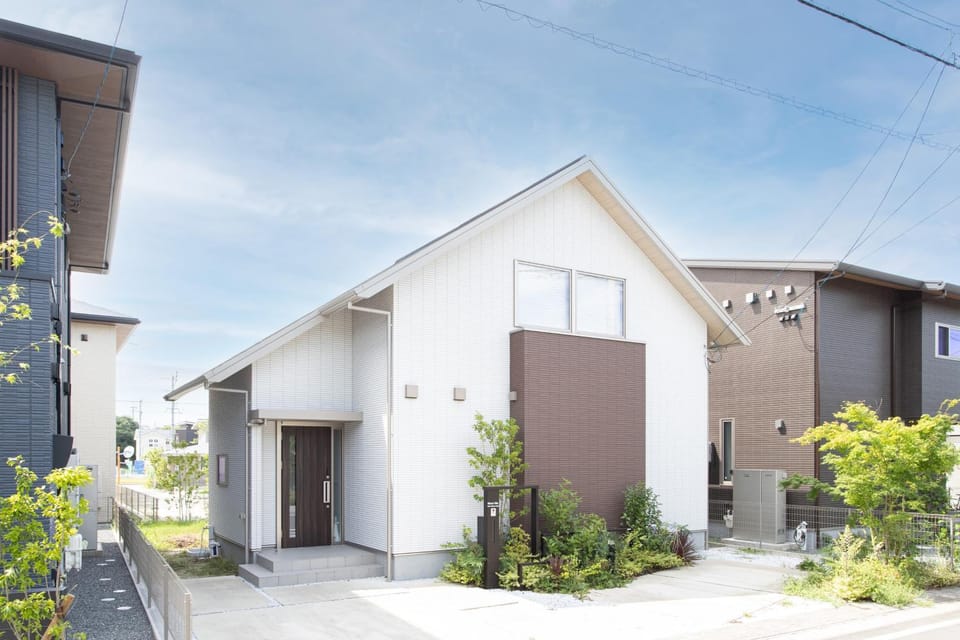 Property building, Day, Neighbourhood