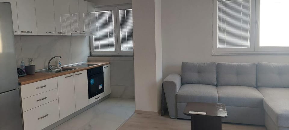 TV and multimedia, Kitchen or kitchenette, Living room, Seating area