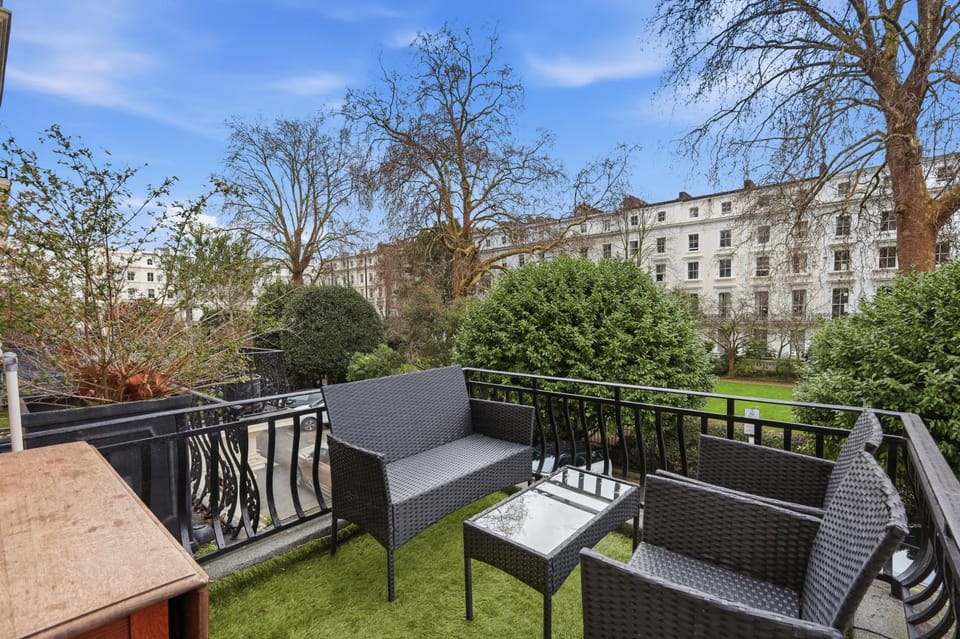 Property building, Patio, Spring, Day, Garden, View (from property/room), Balcony/Terrace, Seating area, Garden view
