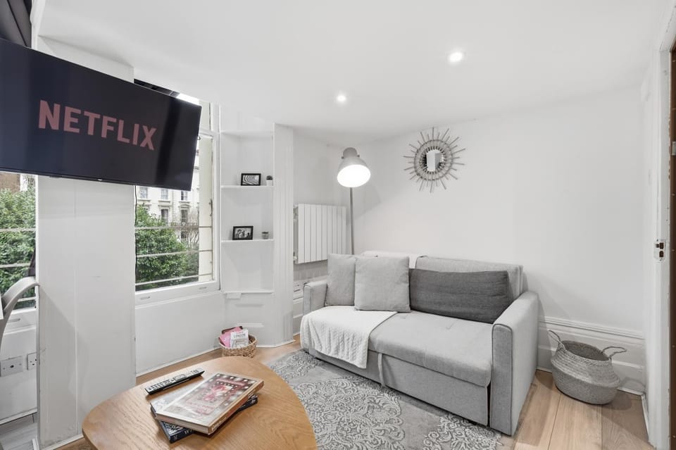 TV and multimedia, Living room, Photo of the whole room, Seating area