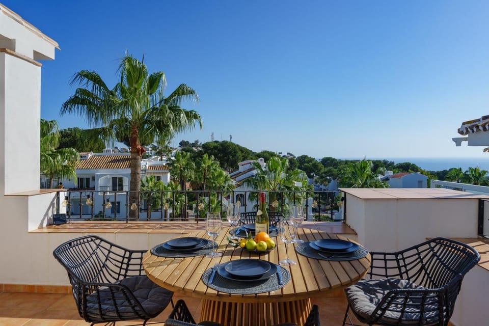 View (from property/room), Balcony/Terrace, Dining area