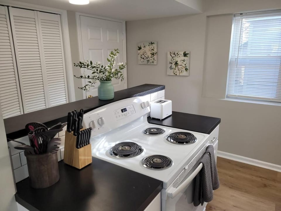 Davenport Dwelling Unit 9 Midtown 3BD Apartment in Omaha