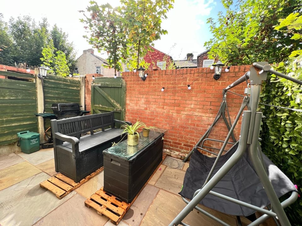 Budget private bedrooms w dedicated bath MediaCity, MUFC Salford Vacation rental in Salford