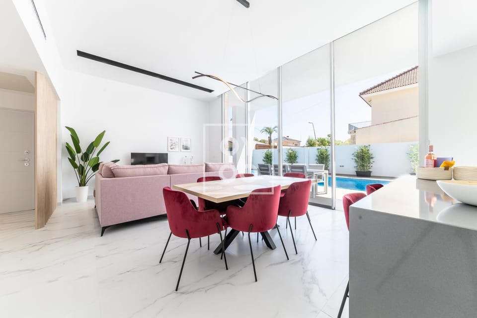 View (from property/room), Seating area, Dining area, Garden view, Pool view