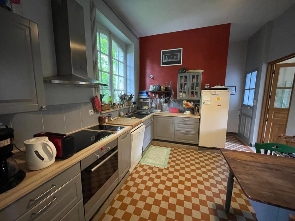 Kitchen or kitchenette, Dining area, dishwasher, oven, stove, toaster
