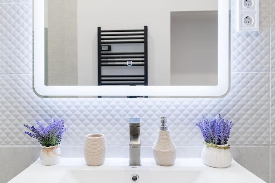 Deluxe Central Budapest Retreat - Free Parking Apartment in Budapest