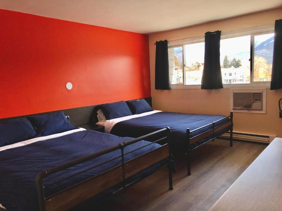 Canterbury Inn Motel in Invermere