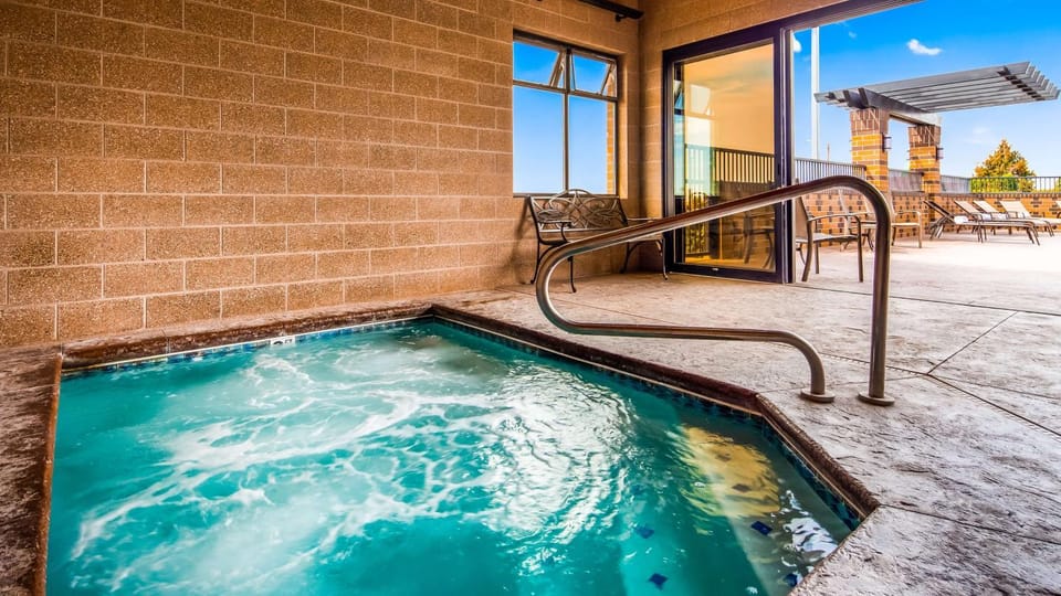 On site, Pool view, Swimming pool, Swimming pool