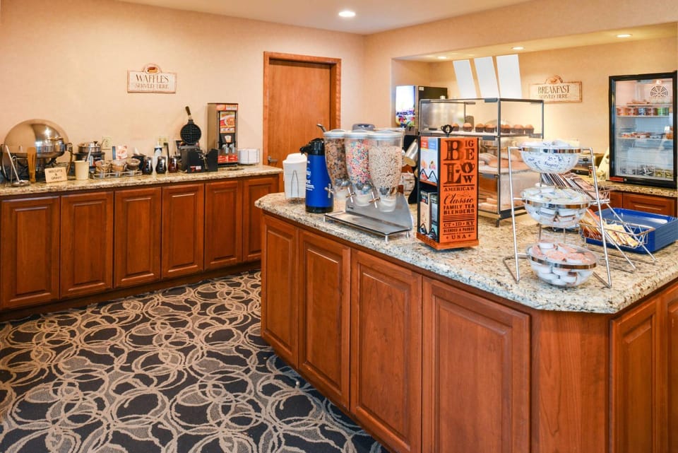 Restaurant/places to eat, Dining area, On site, Breakfast