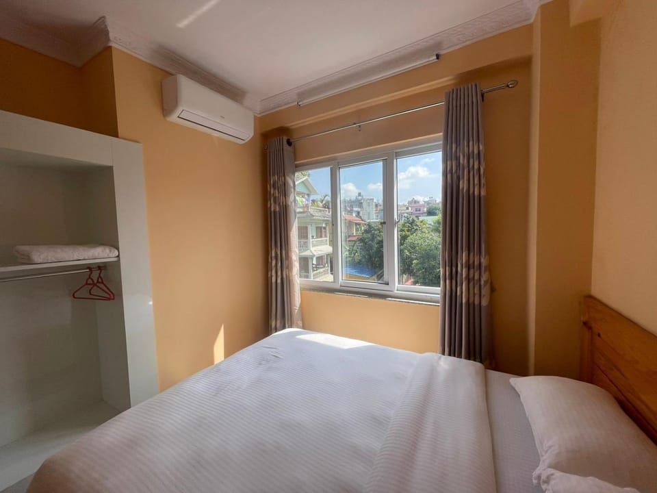 Bedroom, air conditioner