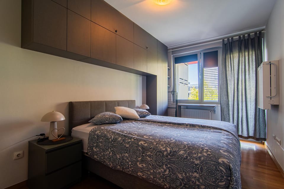 Bed, View (from property/room), Photo of the whole room, Bedroom