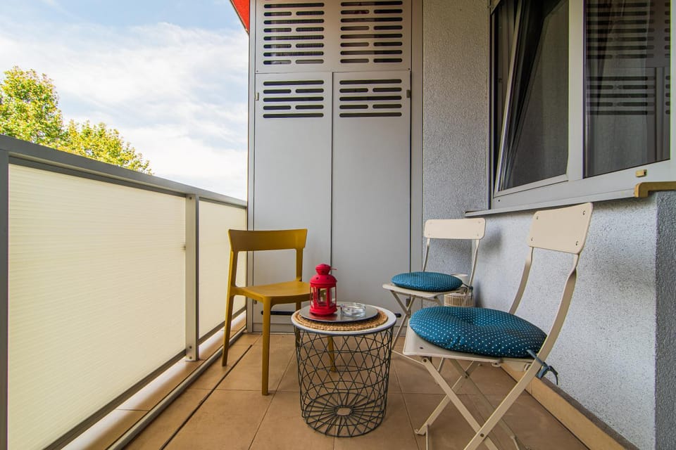 Property building, Day, View (from property/room), Balcony/Terrace, Balcony/Terrace, Seating area