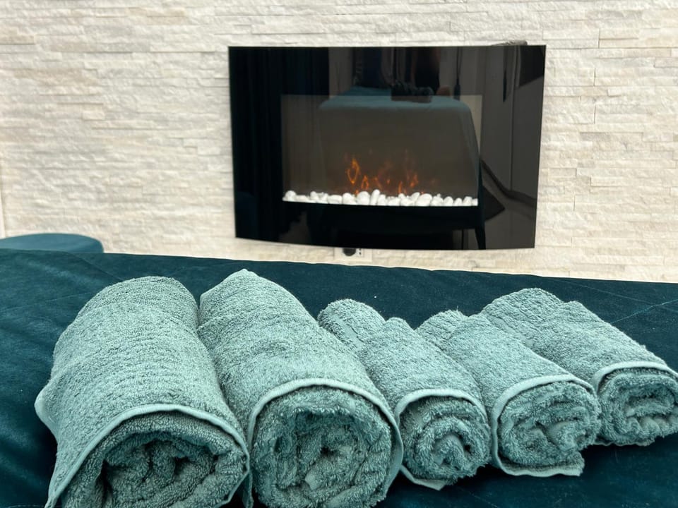flat iron, towels