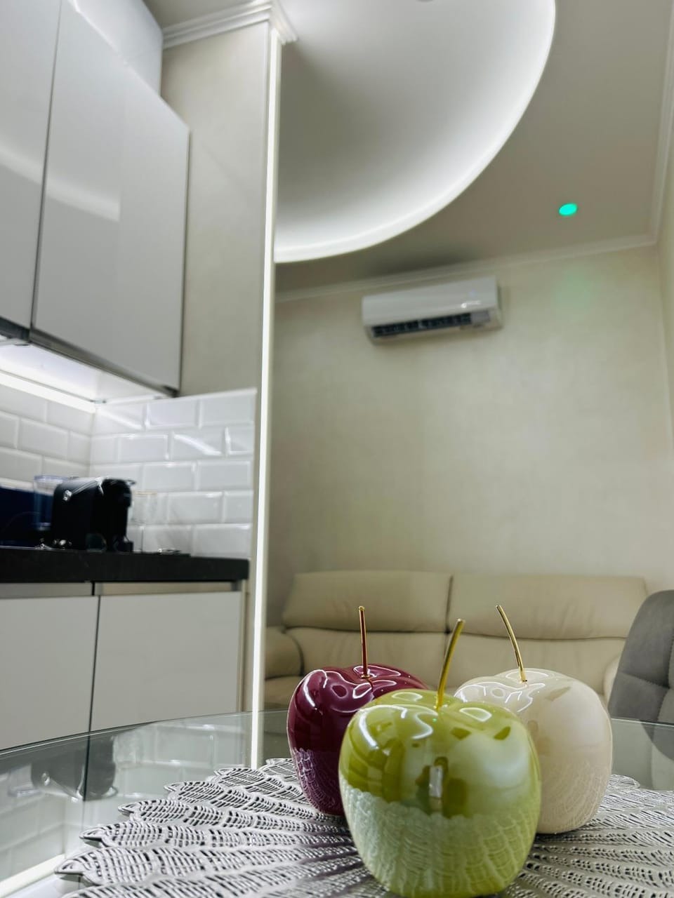 Kitchen or kitchenette, Living room, Seating area, air conditioner