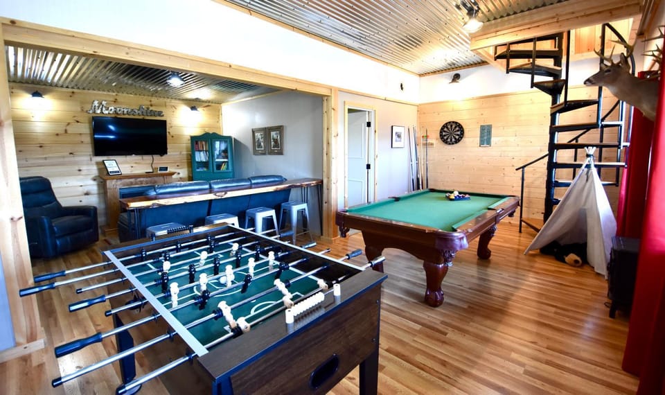 Communal lounge/ TV room, Billiard, Billiard, Game Room, Game Room, TV and multimedia
