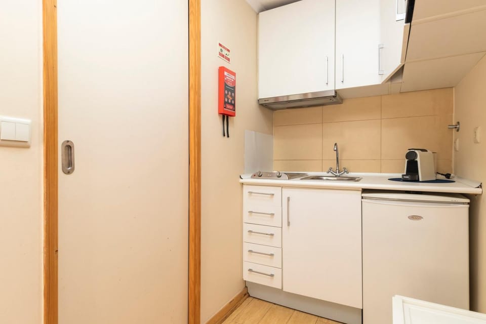 Budget 1 bed Down Town Apartment in Lisbon