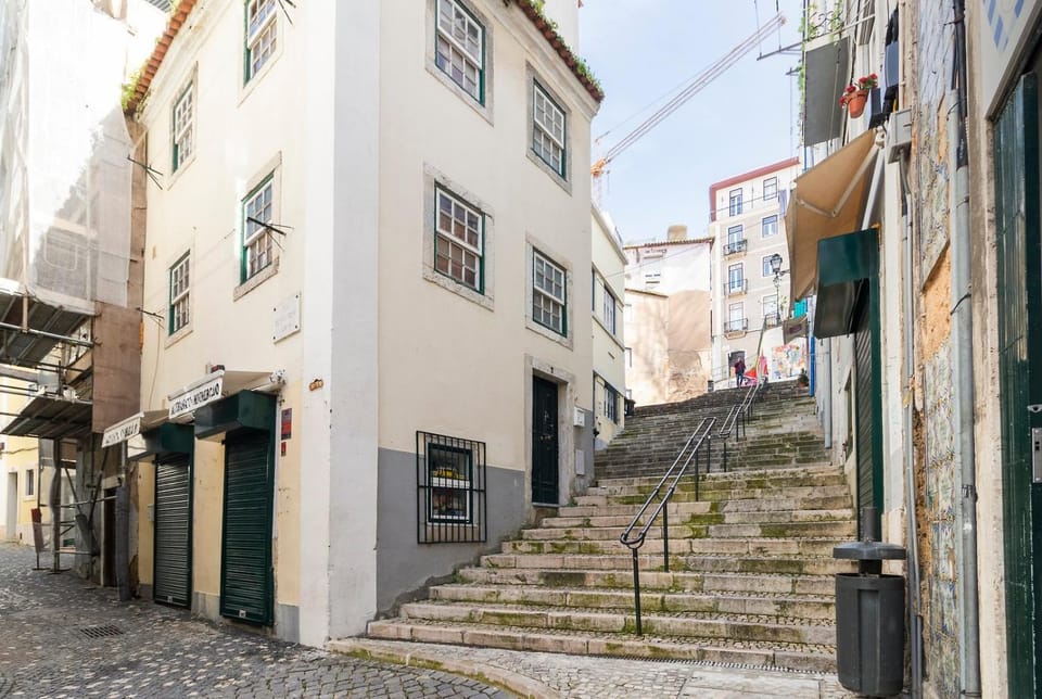 Budget 1 bed Down Town Apartment in Lisbon