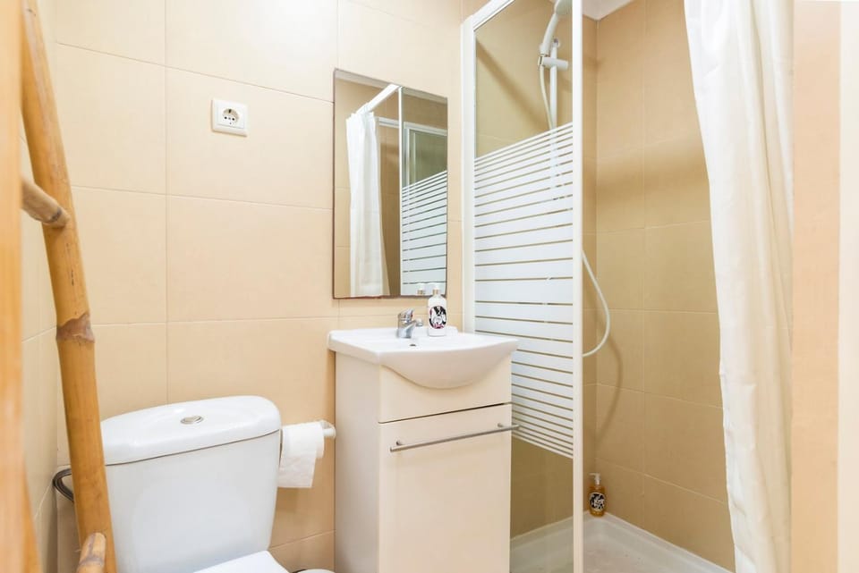 Budget 1 bed Down Town Apartment in Lisbon
