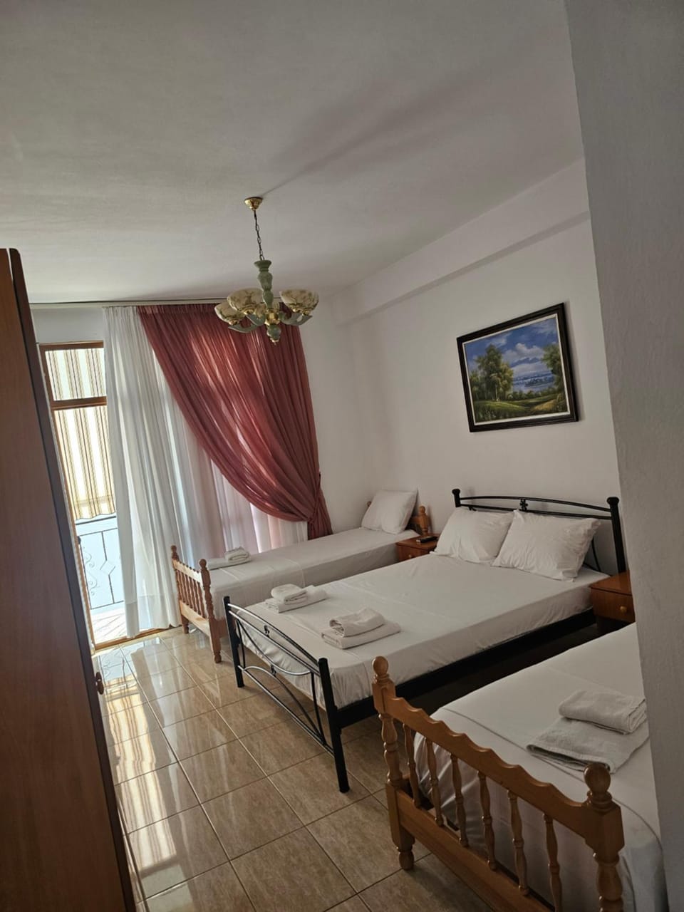 Vasilika rooms Capsule hotel in Sarandë