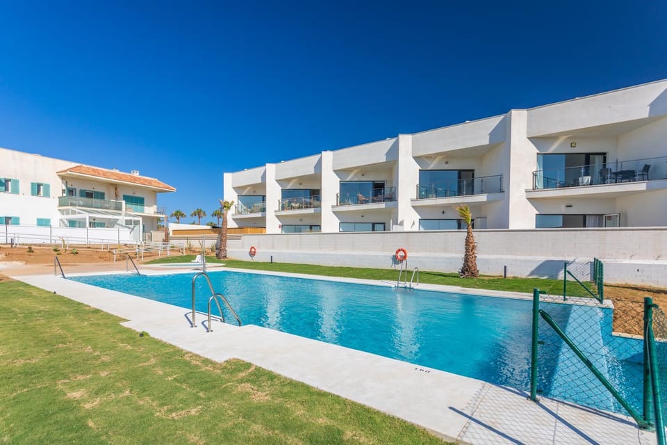 Stunning views, terrace, pool, WIFI & near centre Apartment in Tarifa