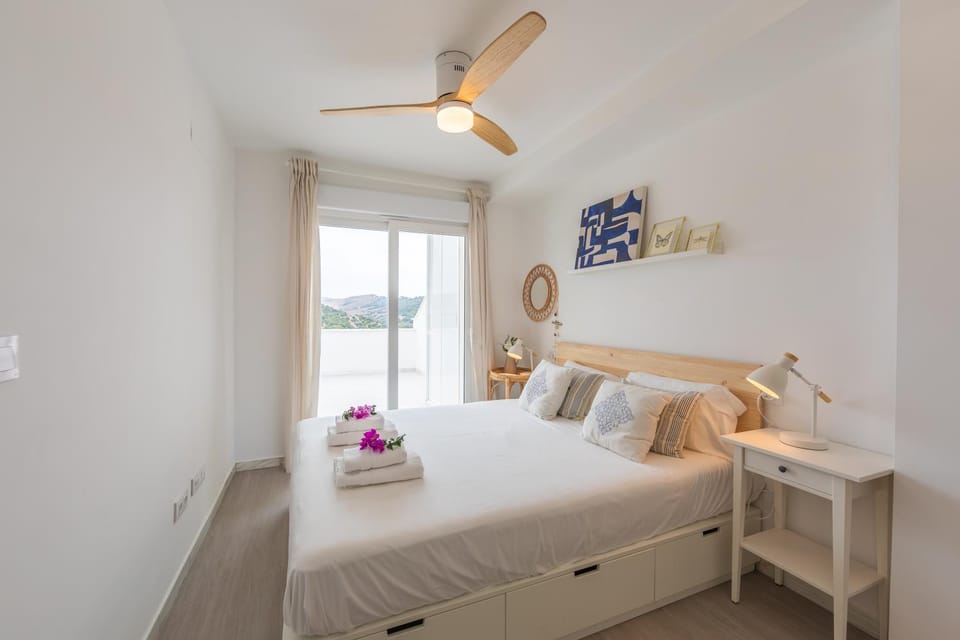 Stunning views, terrace, pool, WIFI & near centre Apartment in Tarifa