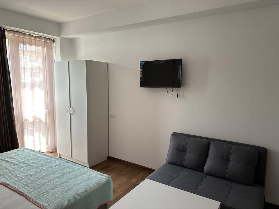 Communal lounge/ TV room, Bed, TV and multimedia, Photo of the whole room, Bedroom, wardrobe