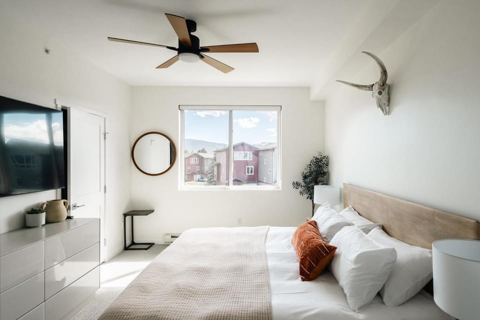 New MTN Retreat - Hot Tub - Deck Views - Fraser House in Fraser