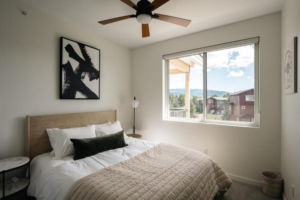 New MTN Retreat - Hot Tub - Deck Views - Fraser House in Fraser