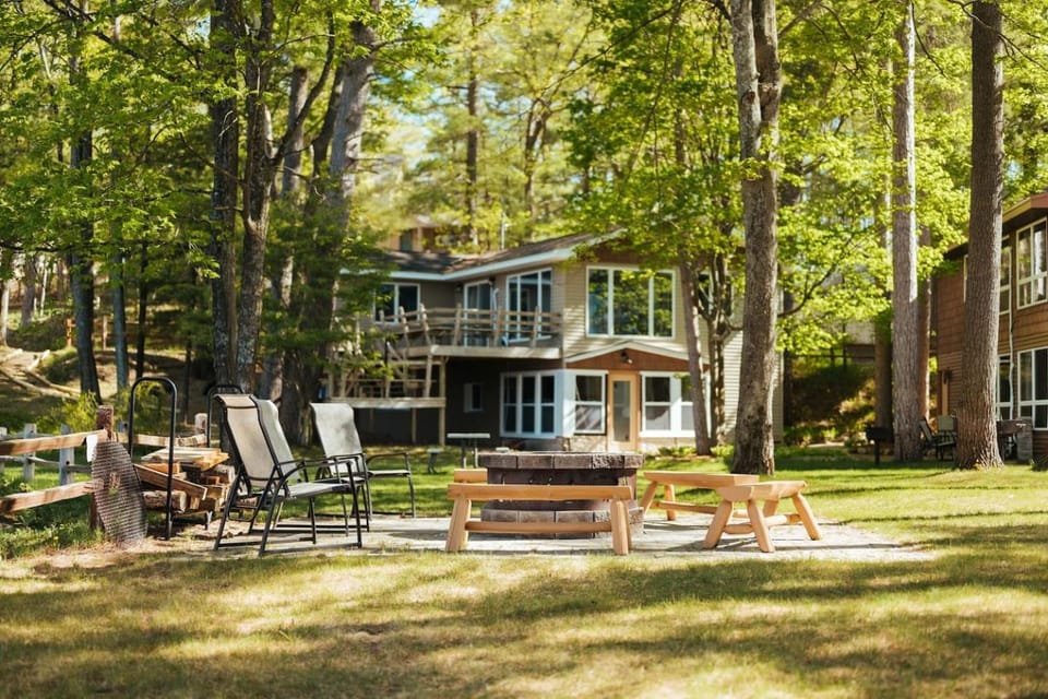 Modern Rustic-Spider Lake-Pontoon Rentals House in Spider Lake