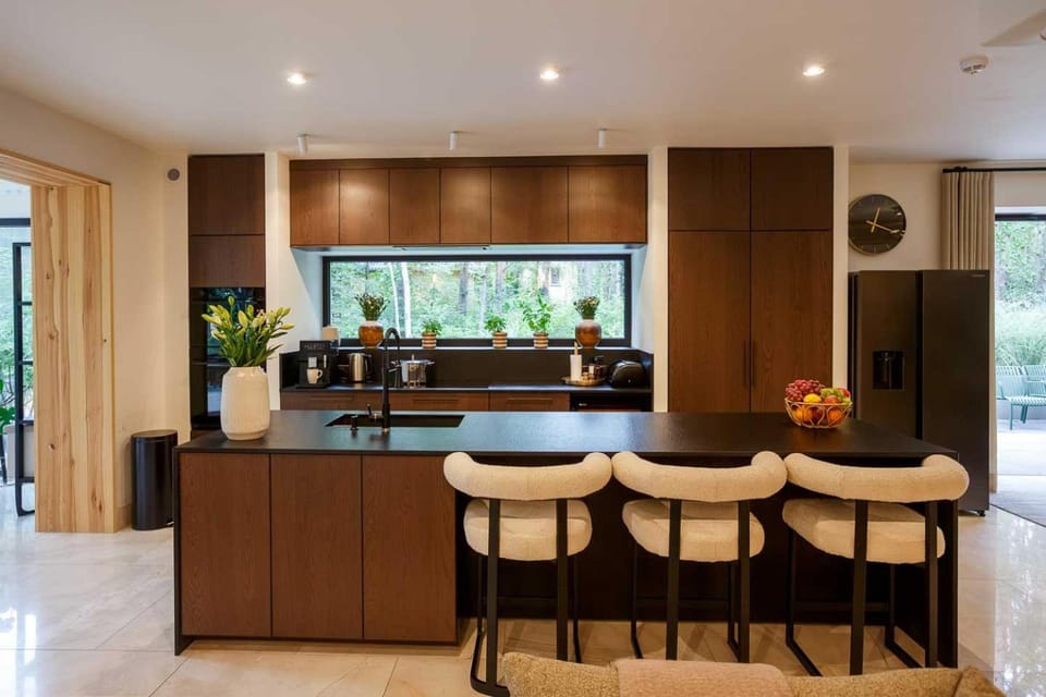 Kitchen or kitchenette, microwave, oven, kitchen, kitchen