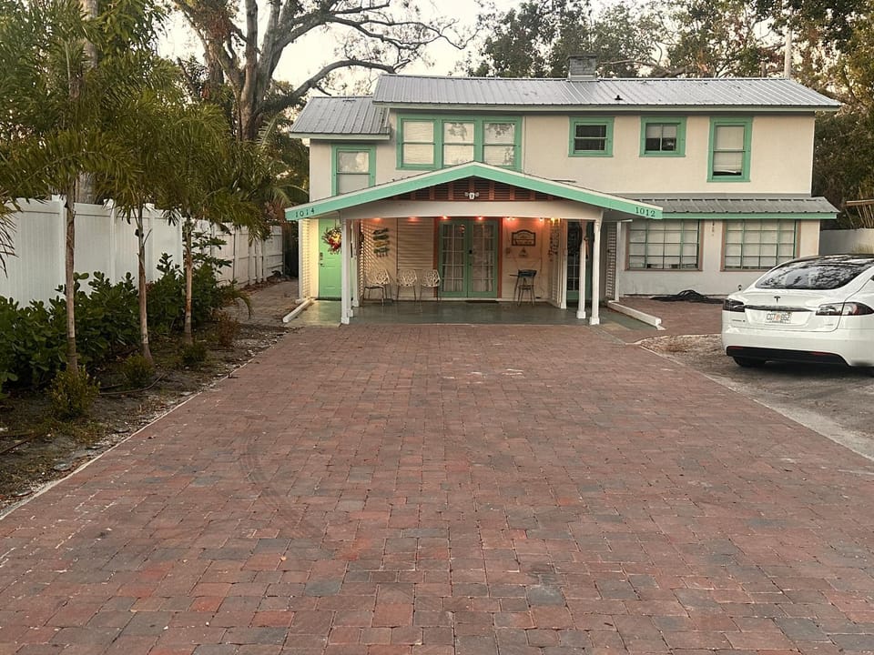 Property building, Day, Parking