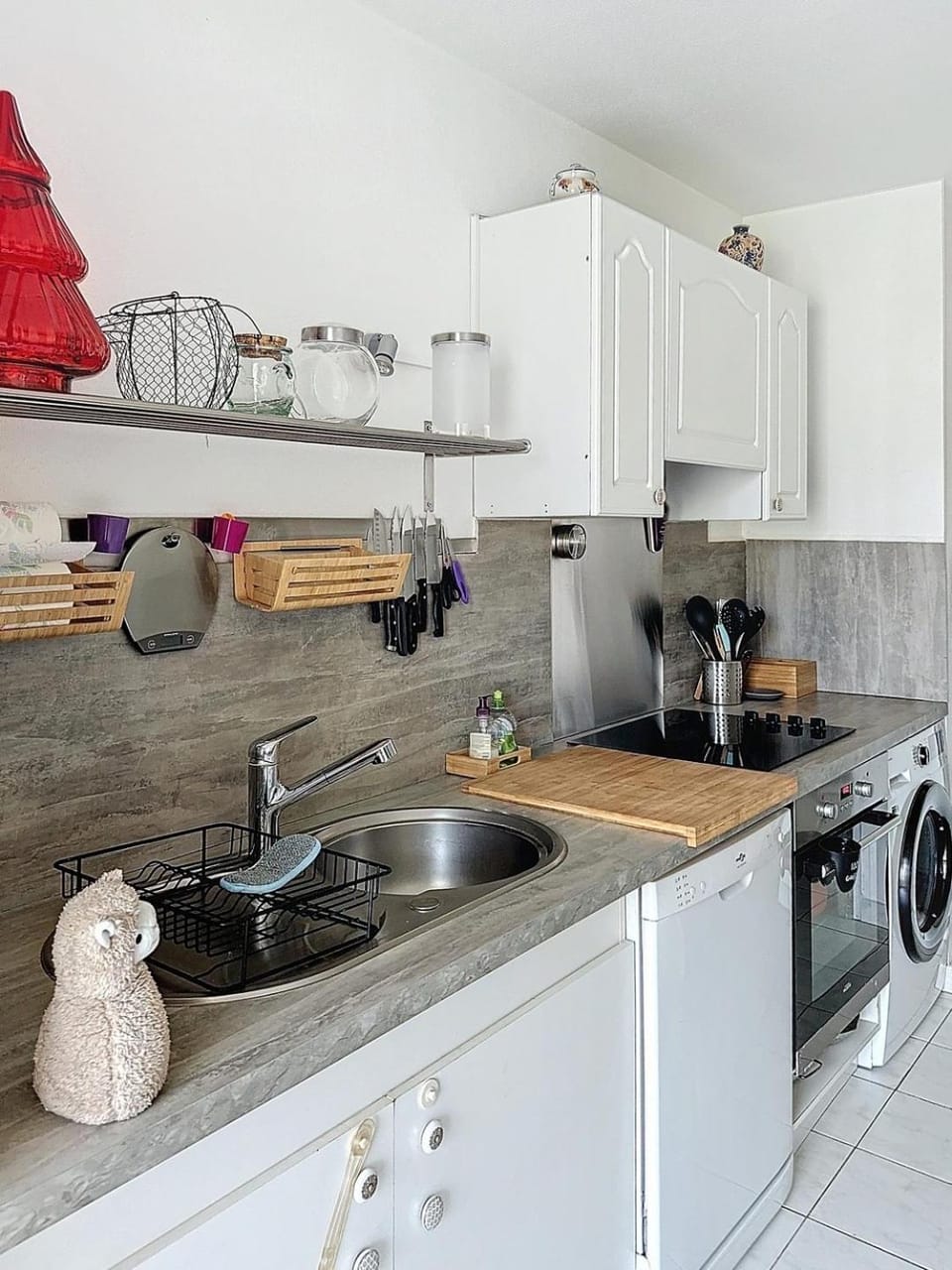 Kitchen or kitchenette, dishwasher, stove, toaster, washing machine