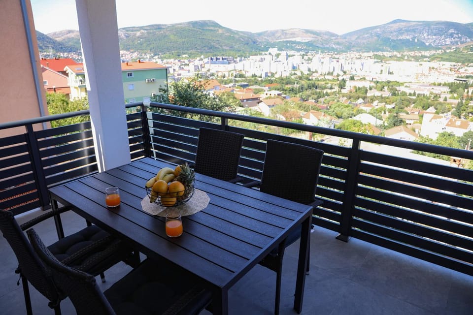 Natural landscape, View (from property/room), Balcony/Terrace, Balcony/Terrace, Food and drinks, Seating area, Dining area