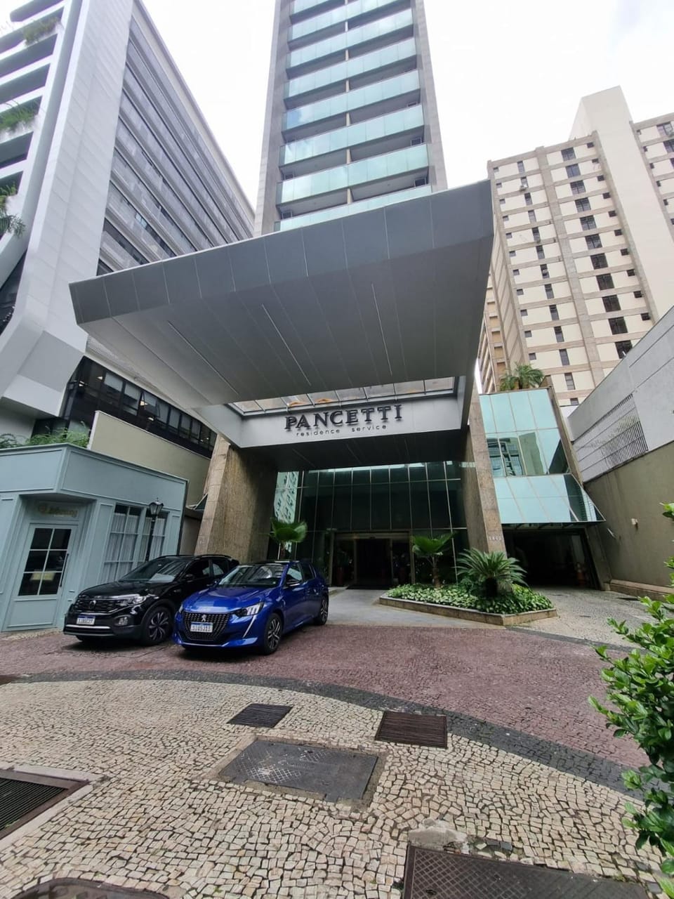 Property building, Restaurant/places to eat, Parking