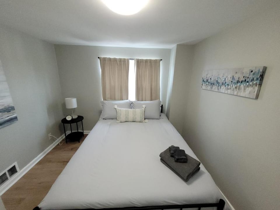 Davenport Dwellings 14-3Bd 2Bath in Midtown Apartment in Omaha