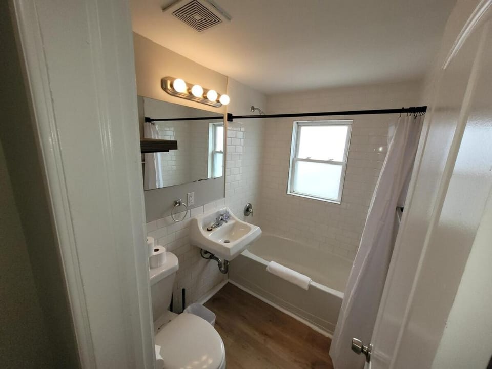 Davenport Dwellings 14-3Bd 2Bath in Midtown Apartment in Omaha