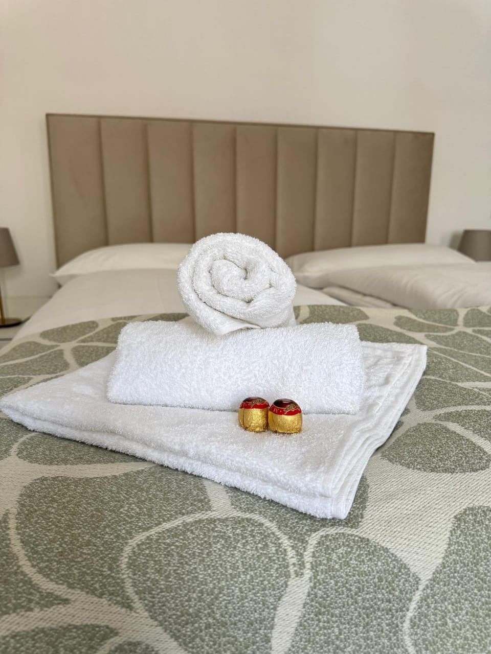 Bed, Photo of the whole room, towels