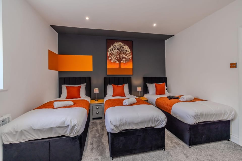 Stylish 3 Bedroom Apartment Next to Brighton Beach and Shopping Center Apartment in Brighton