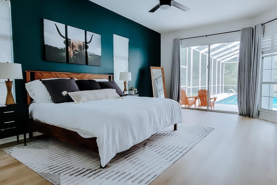 Bed, TV and multimedia, Photo of the whole room, Bedroom, Pool view, Swimming pool