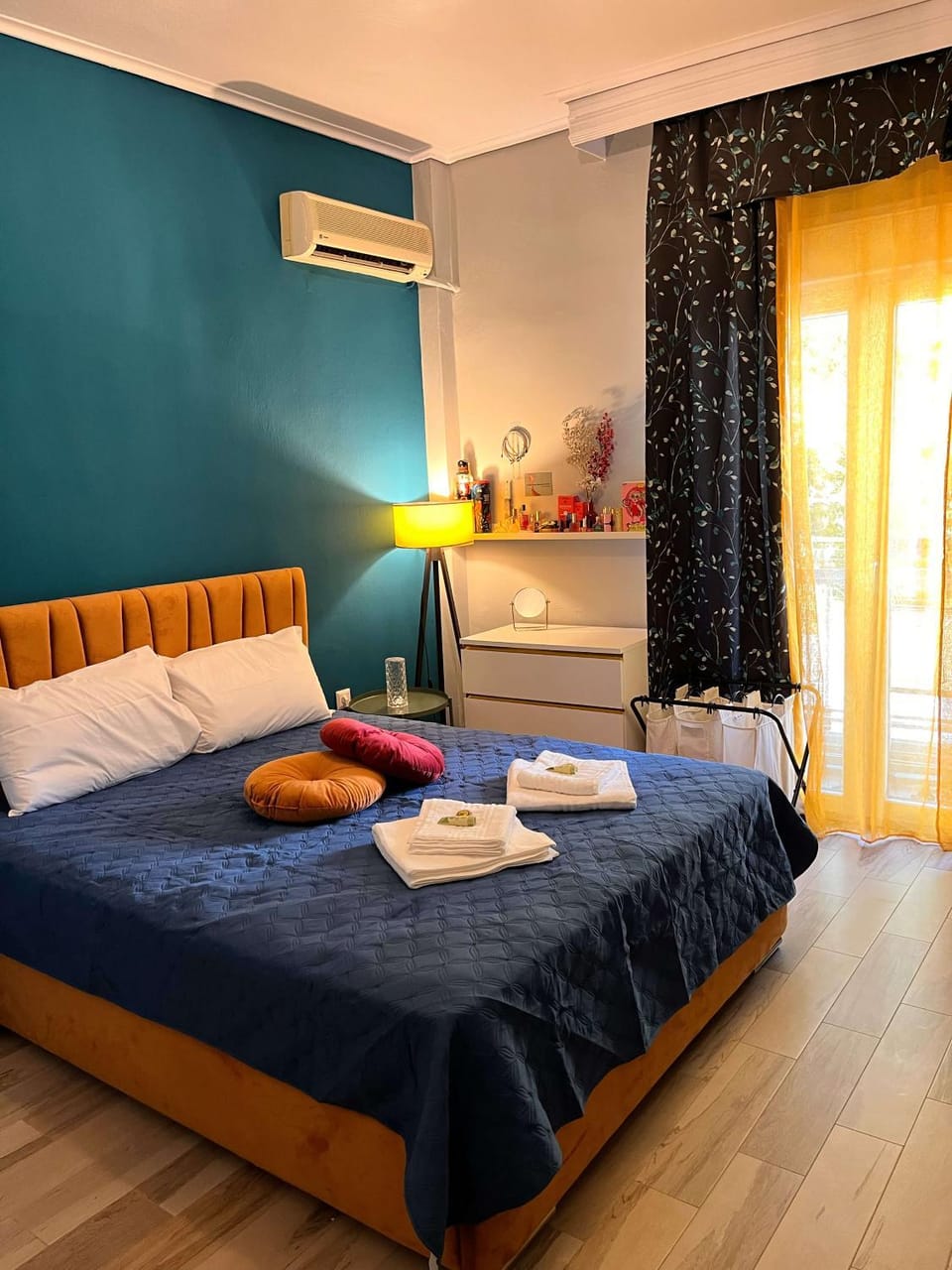 Bed, Bedroom, towels, air conditioner