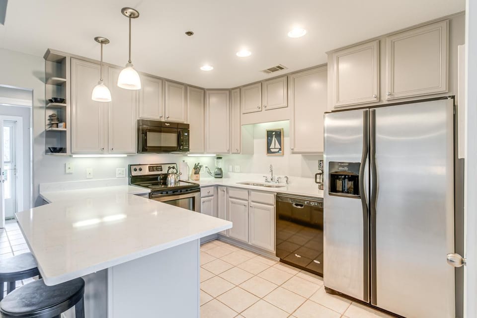 Darien Condo w/ Boat Dock Access: Walk to Downtown House in Darien