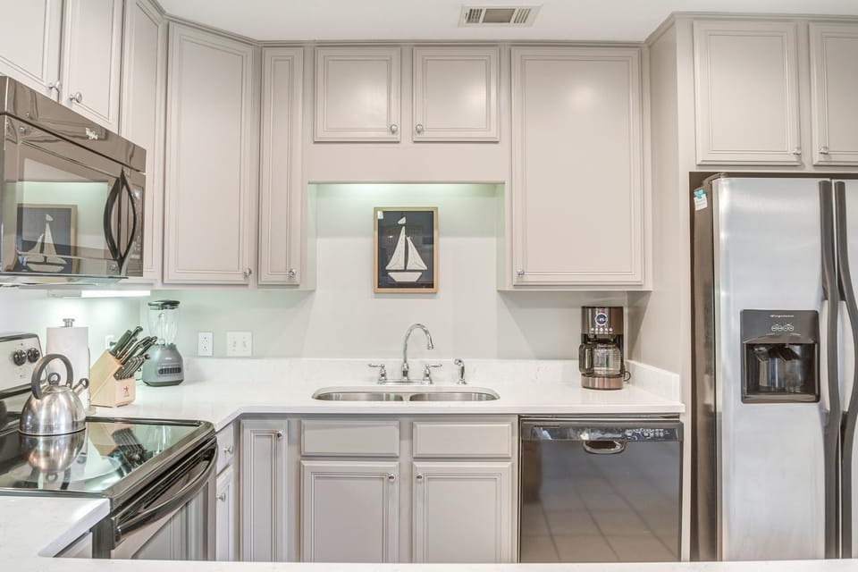 Darien Condo w/ Boat Dock Access: Walk to Downtown House in Darien