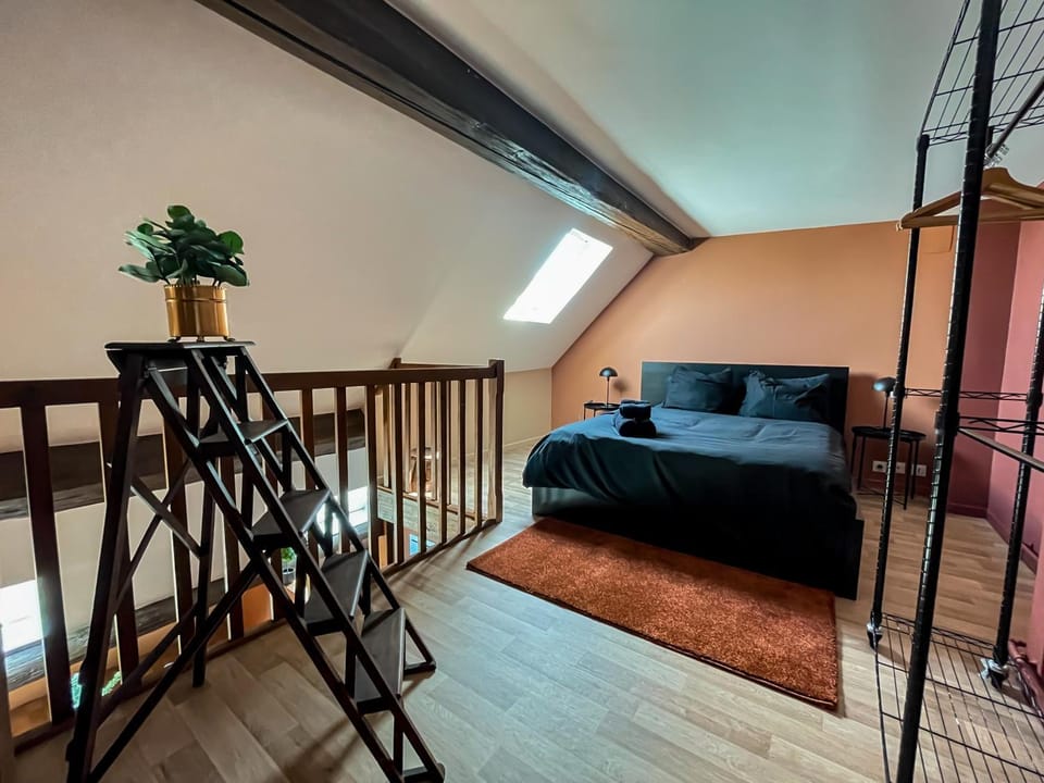 Bed, Photo of the whole room, Bedroom