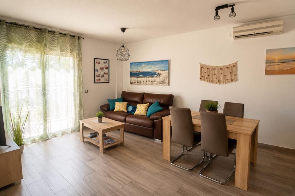 Living room, Seating area, Dining area, air conditioner