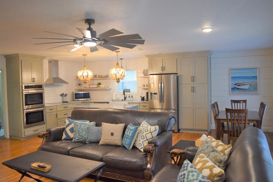 Gathering Place Big, with Dock, Fiber, and Tankless WH House in Lewis Smith Lake