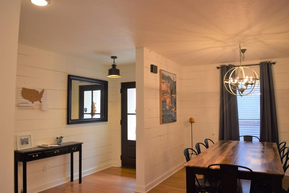 Gathering Place Big, with Dock, Fiber, and Tankless WH House in Lewis Smith Lake