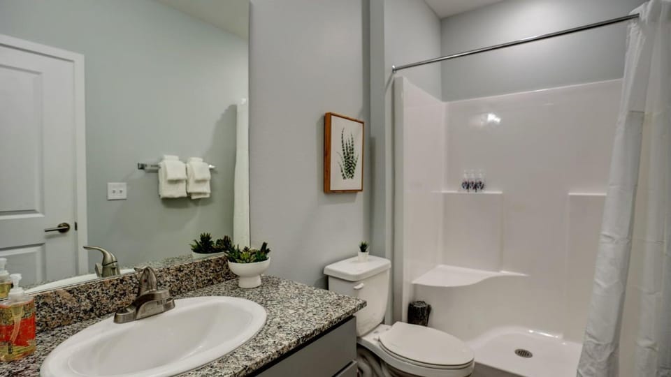 Spacious 1Bedroom 1bath Heart of Redmond Apartment in Redmond