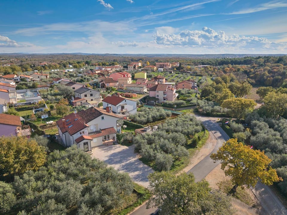 Property building, Spring, Natural landscape, Bird's eye view, Winter, Summer, Garden, Other, Cycling, Cycling, Animals, Autumn, Text overlay, Area and facilities, Parking, heating, pet friendly, towels