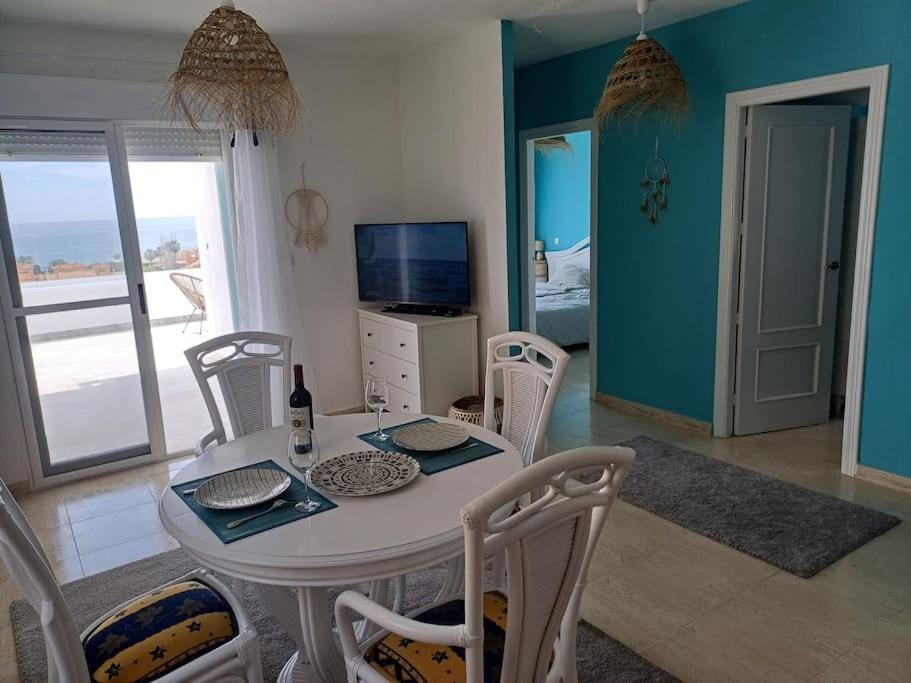 Communal lounge/ TV room, TV and multimedia, Living room, Seating area