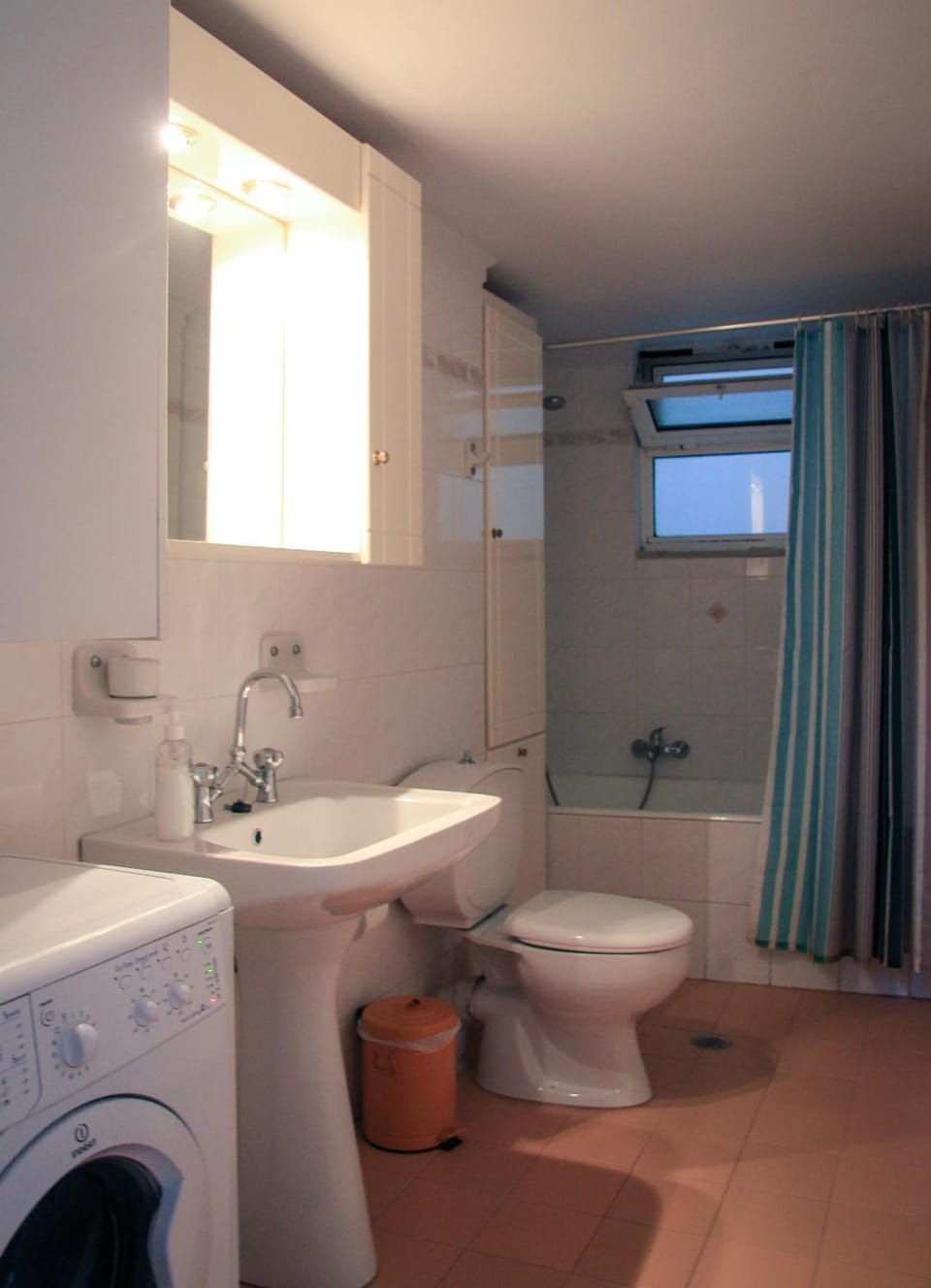 Toilet, Bathroom, Bath, washing machine